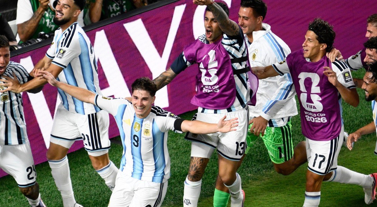Alvarez, the problem solver, provides Argentina late solution against Switzerland